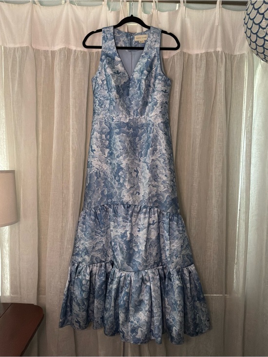 Sachin + Babi Dresses & Skirts - Sachin + Babi Sleeveless Light Blue Floral V-Neck Floor Length Formal Dress